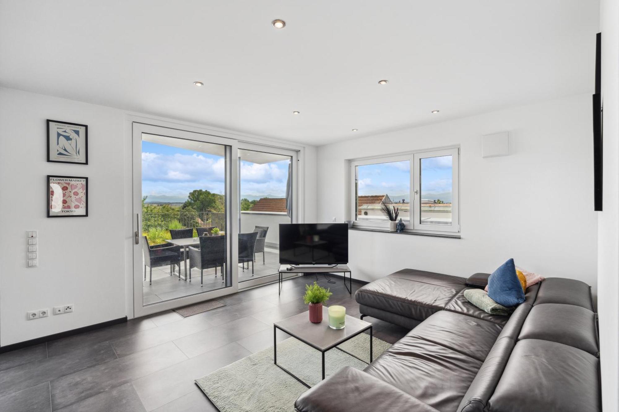 Anytime - Penthouse Mit Terrasse Und Bergsicht Apartment Friedrichshafen Ngoại thất bức ảnh