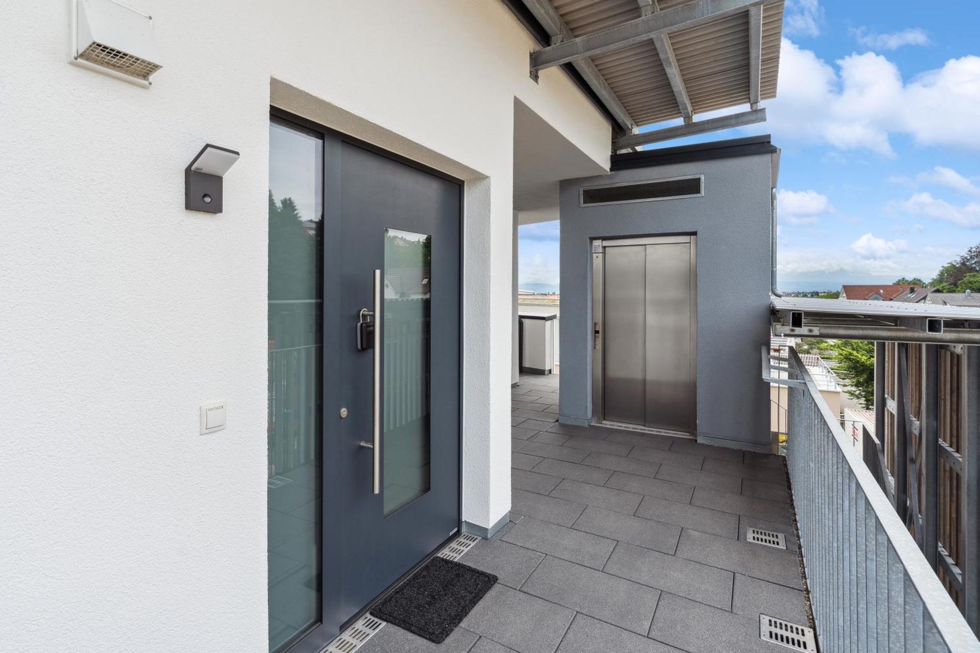 Anytime - Penthouse Mit Terrasse Und Bergsicht Apartment Friedrichshafen Ngoại thất bức ảnh