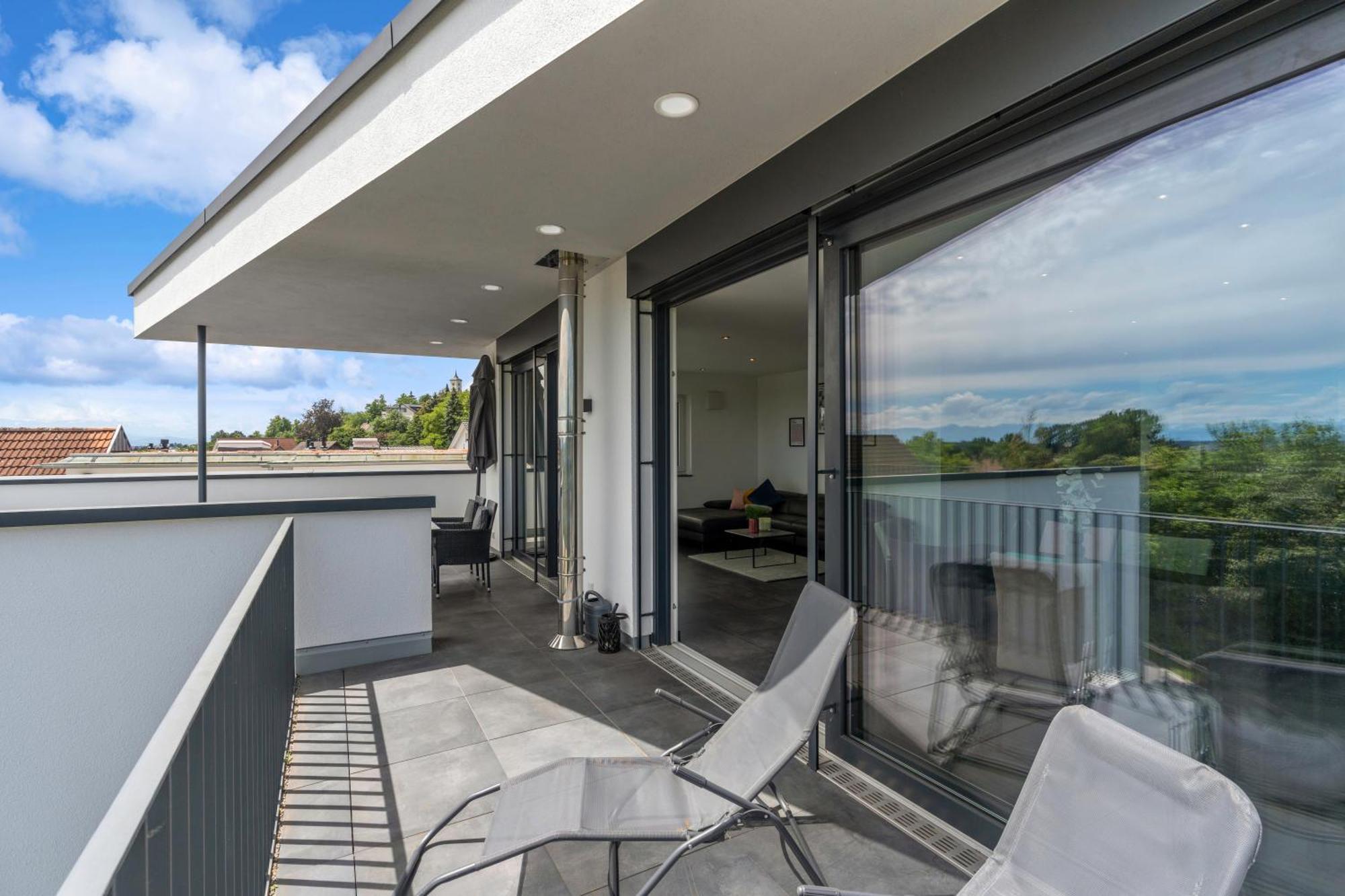 Anytime - Penthouse Mit Terrasse Und Bergsicht Apartment Friedrichshafen Ngoại thất bức ảnh