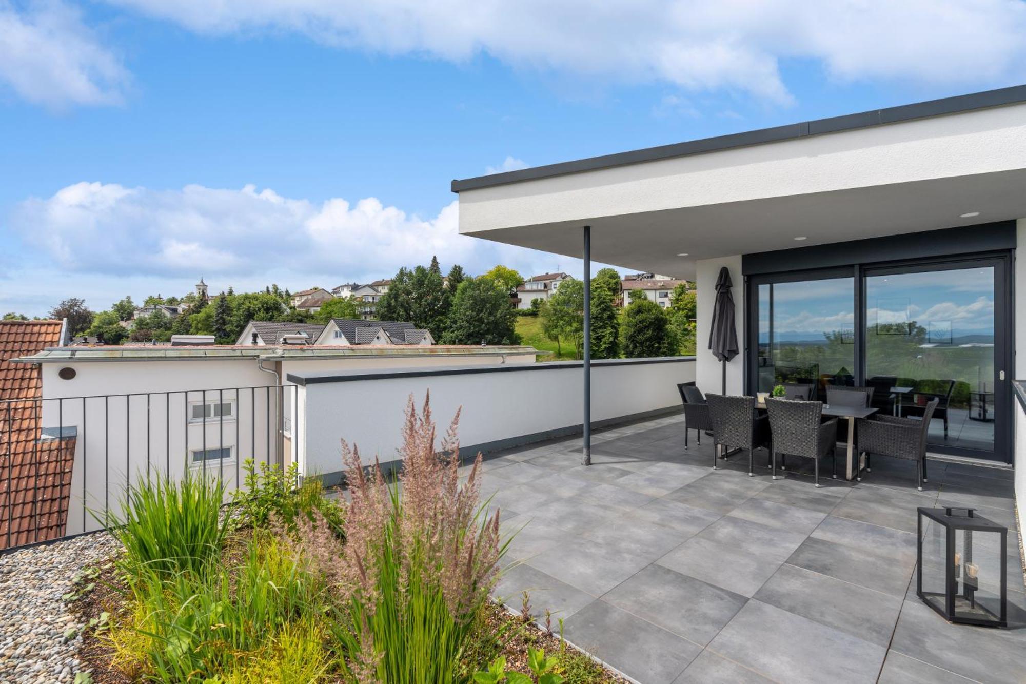 Anytime - Penthouse Mit Terrasse Und Bergsicht Apartment Friedrichshafen Ngoại thất bức ảnh