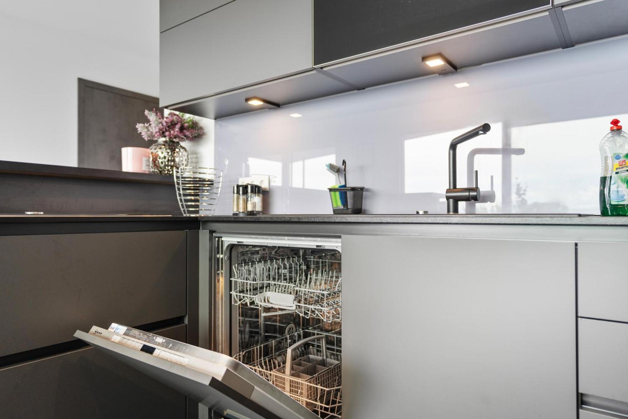 Anytime - Penthouse Mit Terrasse Und Bergsicht Apartment Friedrichshafen Ngoại thất bức ảnh
